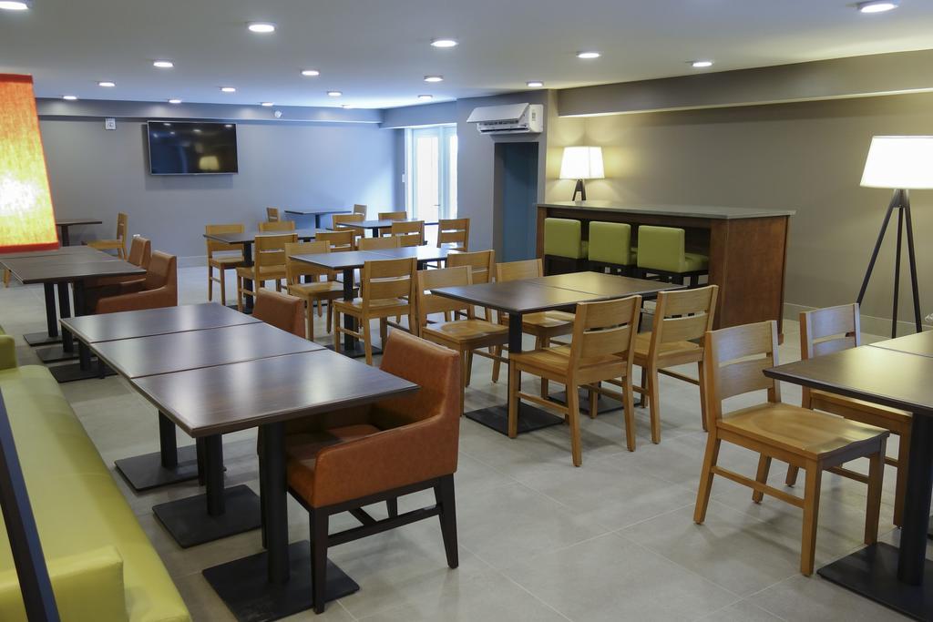 Country Inn & Suites Downtown Convention Center By Radisson, Gatlinburg, Tn Eksteriør billede